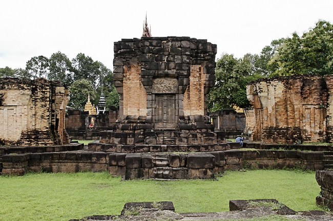 Prasat Sa Kamphaeng Yai-045